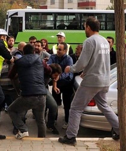 Araçtan İnen Yandı: 180 Bin TL Ceza Yetmedi, Ehliyete ve Araca da El Konulacak