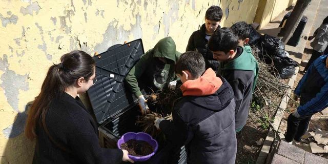 Eyüpsultanlı öğrenciler kompost kurulumu yaptılar