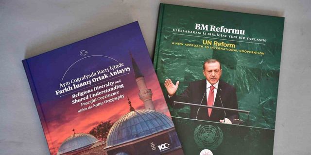 Cumhurbaşkanı Erdoğan’dan BM’deki liderlere "Aynı Coğrafyada Barış İçinde Farklı İnanış Ortak Anlayış" ve "BM Reformu" kitapları