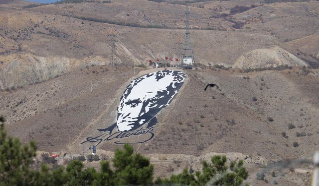 Erzincan'a yakışır!  Dünyanın En Büyük Atatürk Portresi Yeni Yüzüyle Gece de Görülebilecek