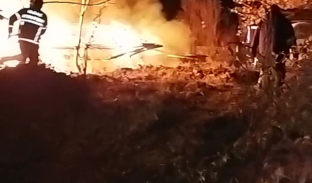 Sosyal medyada canlı yayını açıp evini ateşe verdi