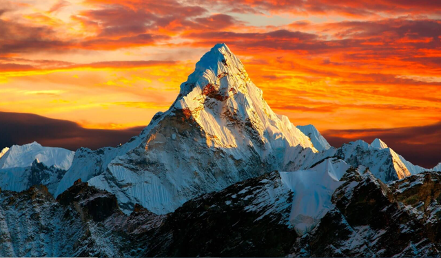 Everest Ne Demek? Everest'in Şaşırtan İsim Anlamı?
