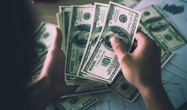 Mersin'de Kur Cephesinde Hareketlilik: Dolar 39’a Dayandı, Euro'da Rekor Artış Sinyalleri