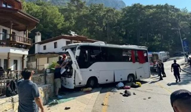 Feci kaza! Tur otobüsünün freni boşaldı: Ölü ve yaralılar var