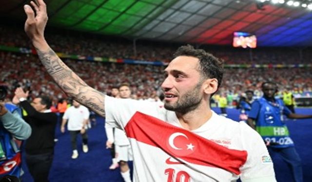 Hakan Çalhanoğlu maç sonu gözyaşlarına boğuldu