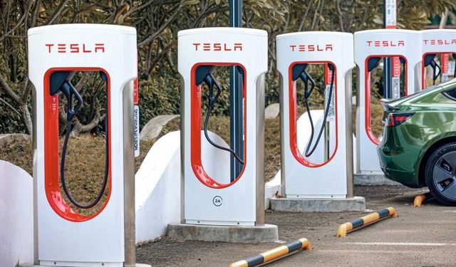 Tesla, Süper Şarj İstasyonlarında Uzatma Kablolarına Karşı Uyarıda Bulundu