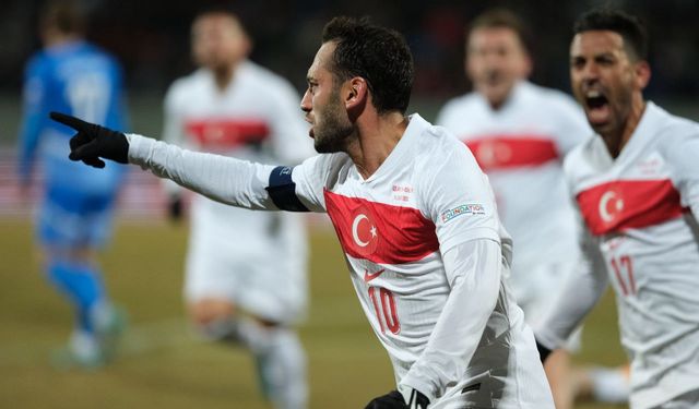 Hakan Çalhanoğlu'ndan Montella'ya Övgü: "İletişimi Kuvvetli, Motive Etmeyi Bilen Bir Hoca"