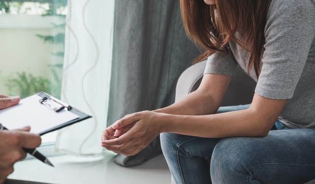 Sinirli İnsanların En Çok Seçtiği 2 Renk Açıklandı – Psikoloji Nedenini Anlatıyor