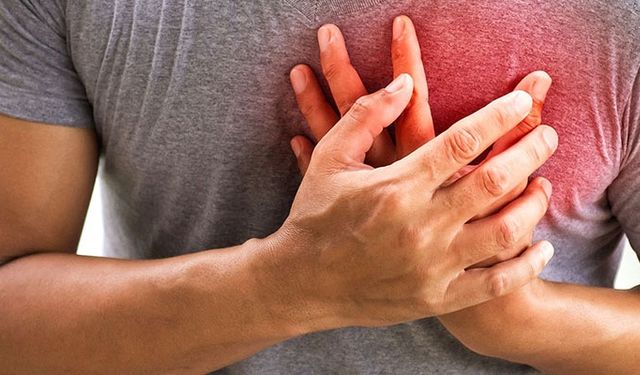 Kalp Krizi Anı: Hayat Kurtaracak İlk Müdahale ve Belirtiler