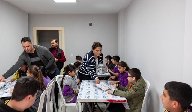 Mersin'de Eğitime Destek: 150 Bin Öğün Ücretsiz Yemek | LGS Öğrencileri Mutlu