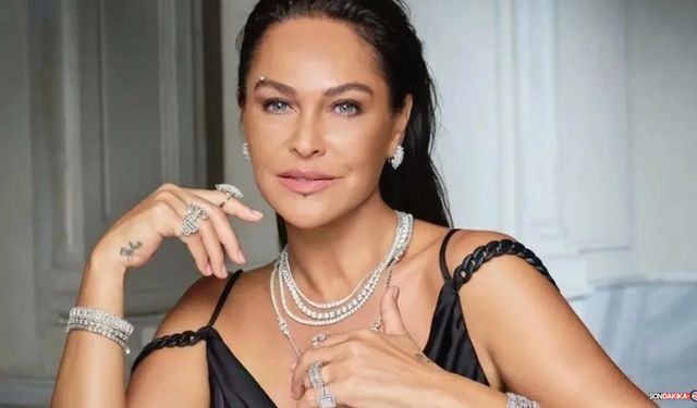 Hülya Avşar’dan Güneşli Selam: Plaj Pozuna Yorum Yağdı