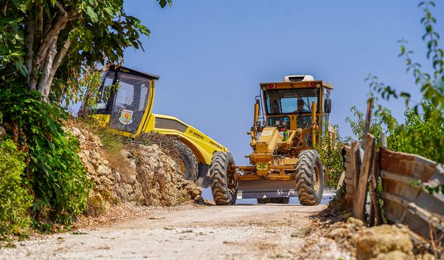 Tarsus Böğrüeğri Mahallesi’nde 1500 Metrelik Arazi Yolu Yenilendi