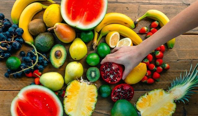 O Masum Meyve Sindirimi Sabote Ediyor – Dr. Sethi’nin Şaşırtan Listesi