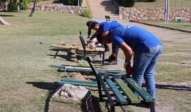 Toroslar Belediyesi Kent Mobilyalarını ve Oyun Gruplarını Yeniliyor