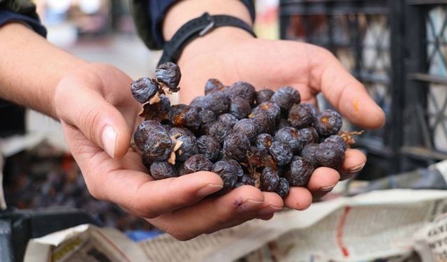Sivas’ta Üvez Azaldı; Fiyatı Katlandı, Vatandaş Şifa Peşinde