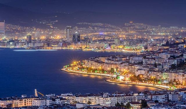 İzmir'in Tarihi Camileri ve Manevi Atmosferi: O Detayı Fark Ettiniz Mi?