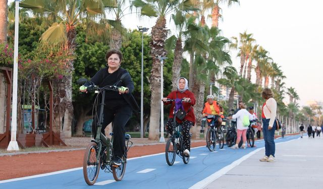 Mersin’de Kadınlar Pedala Özgürlük İçin Basıyo!