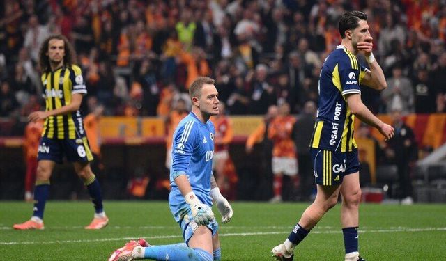 Derbide Ağır Yenilgi: Fenerbahçe Zirve Yarışına Havlu Attı!