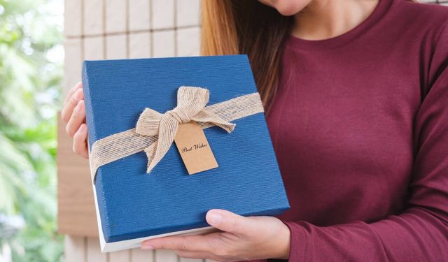Sıradanlığın Ötesine Geçin: Sevdiklerinizi Mutlu Edecek Kişiye Özel Hediye Seçenekleri