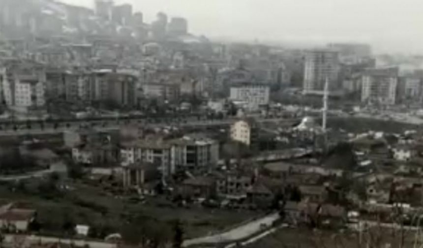 Malatya’da 5.6’lık depremde yıkılan binaların toz bulutu kamerada