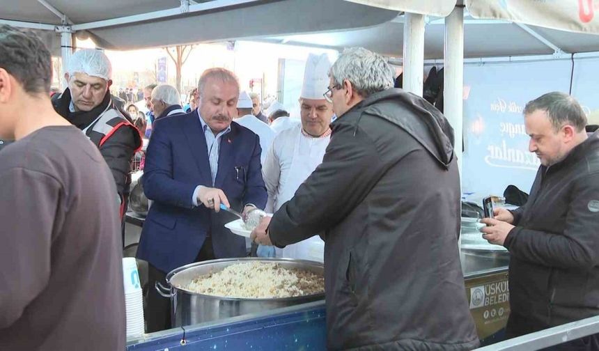 TBMM Başkanı Mustafa Şentop, Üsküdar’da vatandaşlarla iftarda buluştu