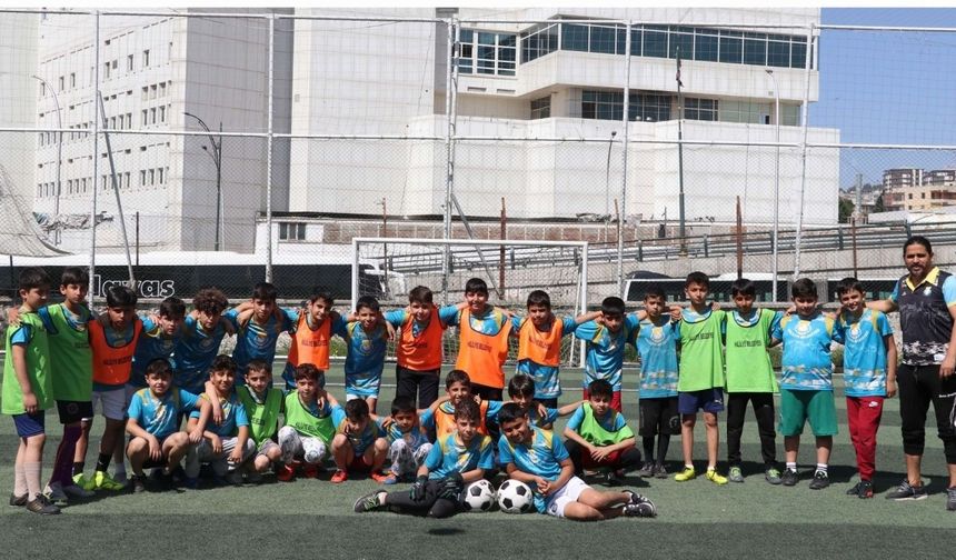 Şanlıurfa'da futbol okulu ile genç yetenekler yetişiyor  - Videolu Haber