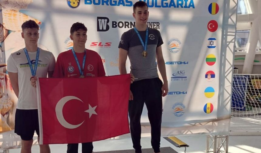 SANKO okullarından Ali Emre Simitçi yüzmede ikinciliği getirdi