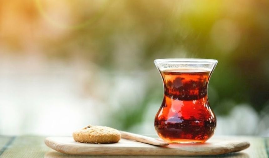 Her gün içip geçiyorduk, meğer vücudu içeriden tamir ediyormuş! Siyah çayla gelen şifa şaşırttı…