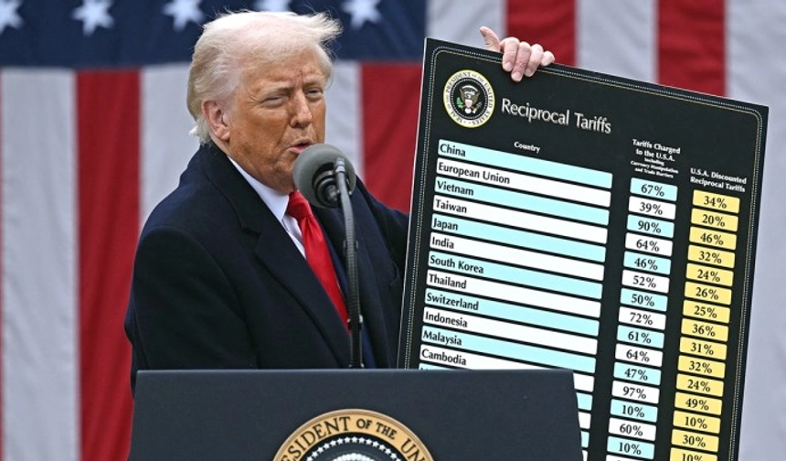 Trump'tan Gümrük Açıklaması: Türkiye'ye %10 Vergi - Otomotiv ve Tekstil Alarmda!