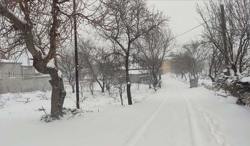 Kaçkar Zirvesinde Sürpriz: Dağcılar Dolu ve Kar Yağışına Yakalandı