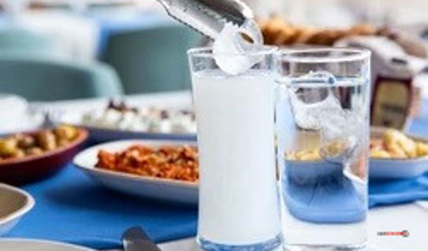 ÖTV zammı sonrası alkollü içki fiyatları fırladı. Beylerbeyi rakı 2.175 TL’ye kadar çıktı. Zamın detayları haberimizde..