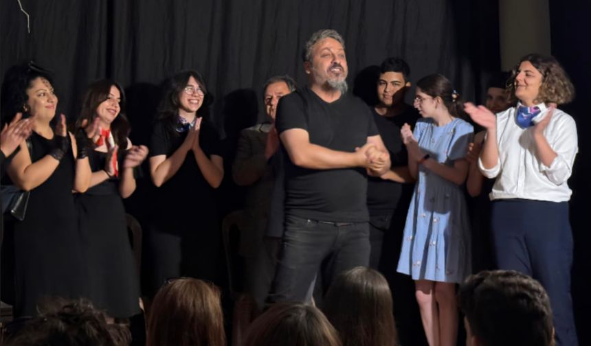 Defne’de Tiyatro Salonu Talebi Gündemde: “Tiyatro da Yaşamsal İhtiyaçtır”