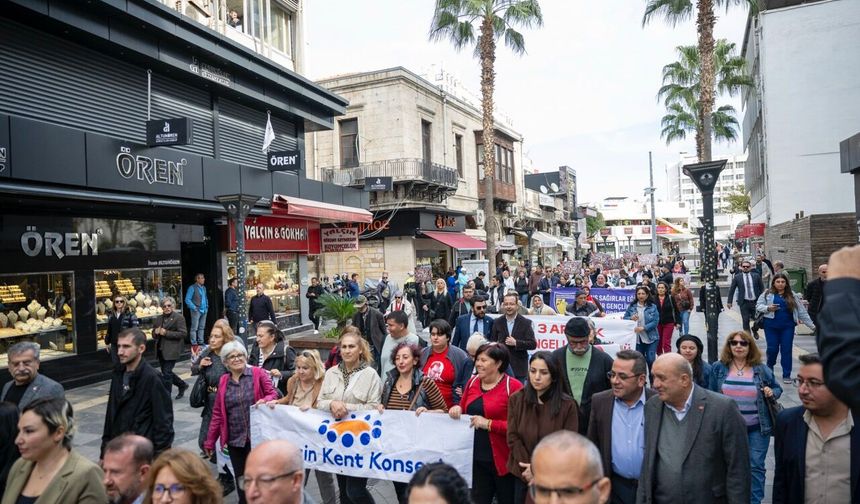 Büyükşehir Koordinesinde Dünya Engelliler Günü Yürüyüşü Gerçekleştirildi