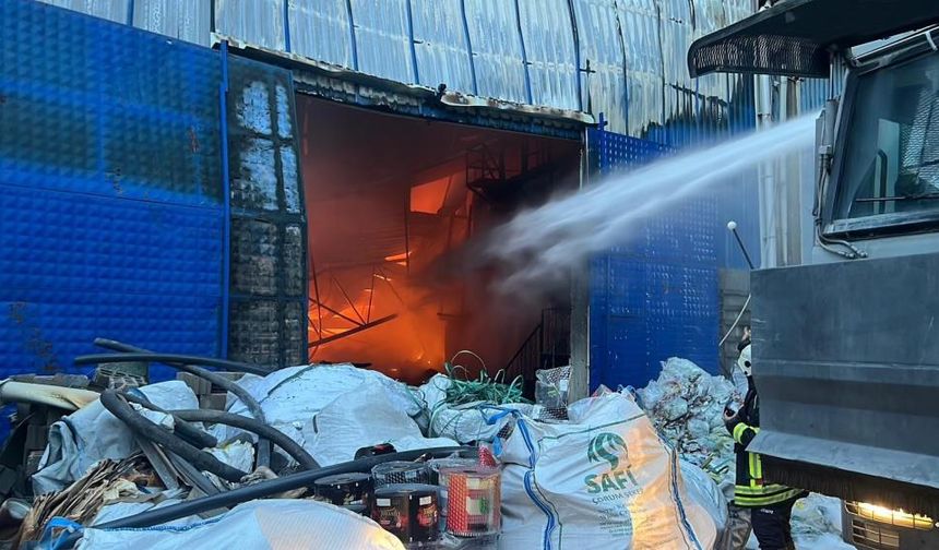 Mersin’deki Depo Yangını Kontrol Altına Alındı