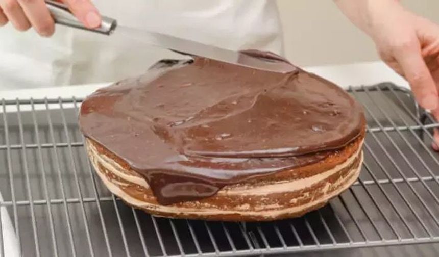 Çaydanlığın Dibini Dökmeyen Yaşadı - Bu Pasta Pastaneye Kilit Vurdurur!