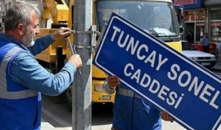 Şanlıurfa’da Tuncay Sonel Tabelası Kaldırıldı! Caddeye Şehit Öğretmen Ayla Kara Adı Verilsin Talebi