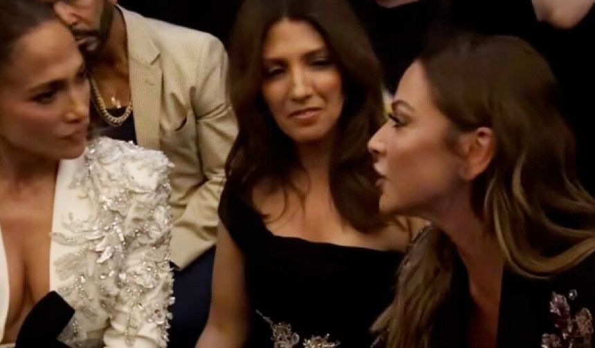 Hadise Paris'te Jennifer Lopez'in Yanındaydı - O Tokalaşma Sosyal Medyada Gündem Oldu