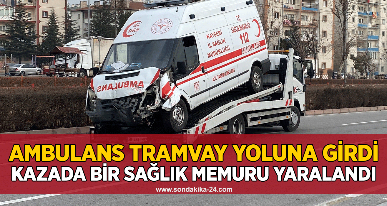 Ambulans tramvay yoluna girdi...  Kazada bir sağlık memuru yaralandı