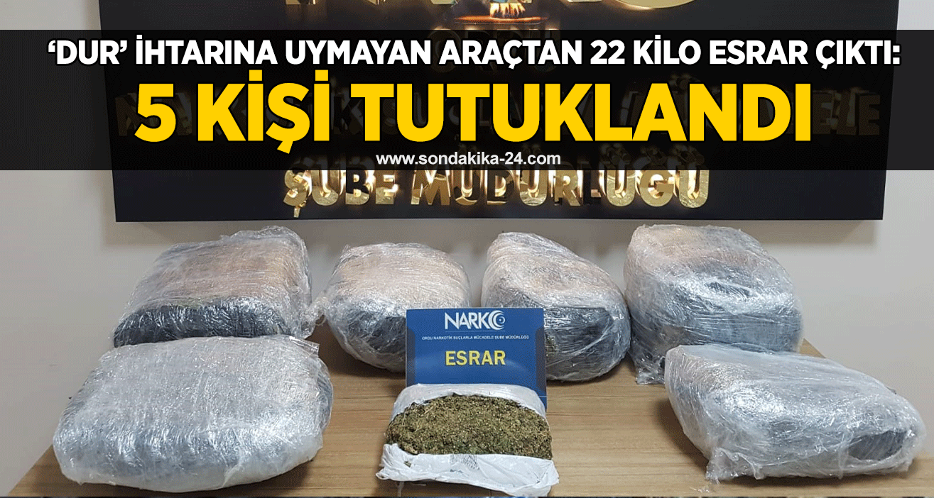 'Dur’ ihtarına uymayan araçtan 22 kilo esrar çıktı: 5 kişi tutuklandı