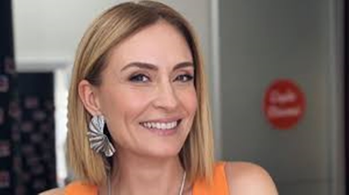 Ceyda Duvenci Yeni Sevgilisini Overken Eski Kocasina Gonderme Yapti-2