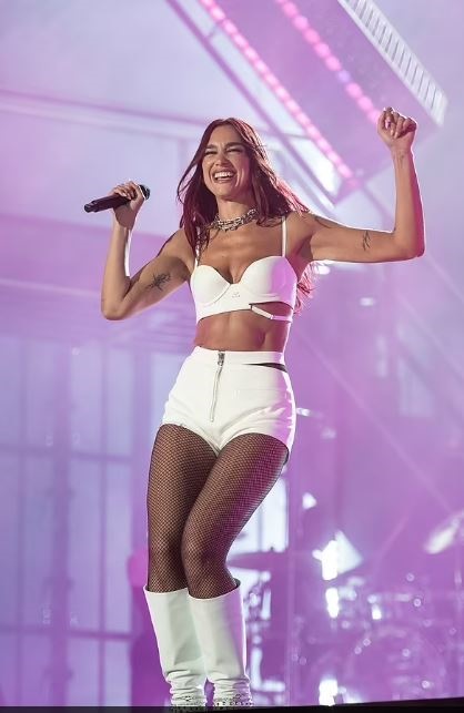 Dua Lipa Ingilterenin En Zenginleri Arasina Girdi-2