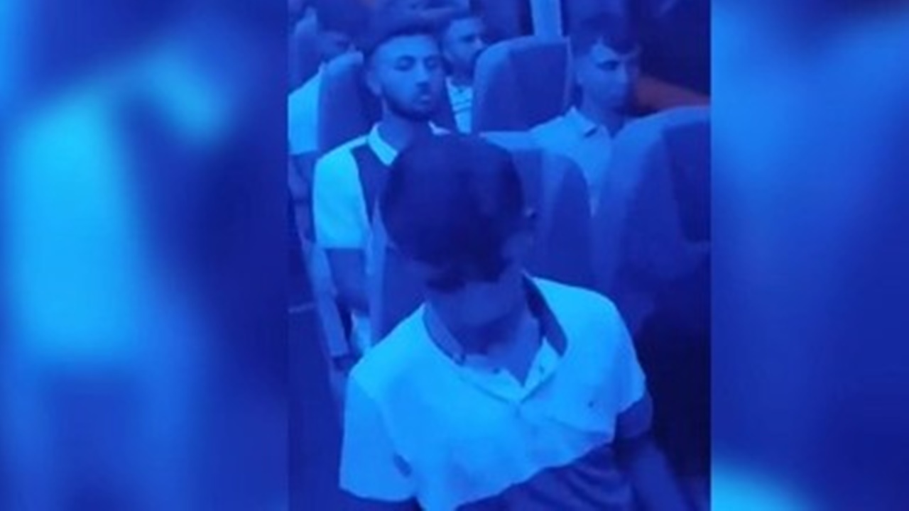 Mersinde Teror Halayi Ceken Gruba Polis Minibusunde Olurum Turkiyem Sarkisi Dinletildi-2