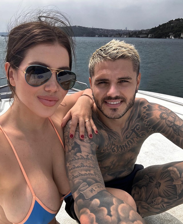 Wanda Nara Mauro Icardiyle Banyoda Ciril Ciplak Paylasim Yapti-2