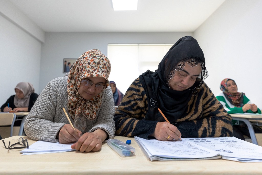 Büyükşehi̇r Eği̇ti̇mi̇n Her Aşamasinda Vatandaşin Yaninda (8)