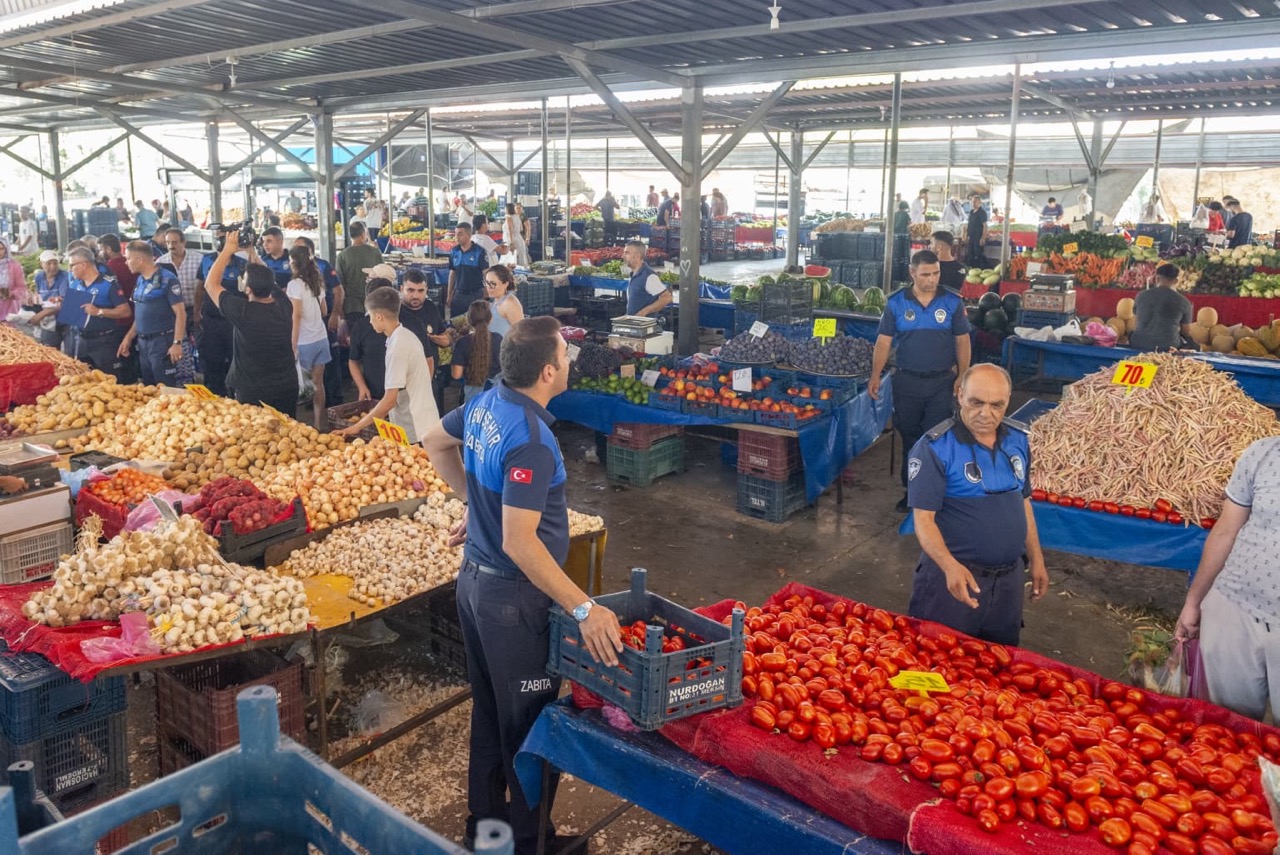 Büyük Yenişehir Belediyesi Semt Pazarlarında Denetimlerini Sürdürüyor (3)
