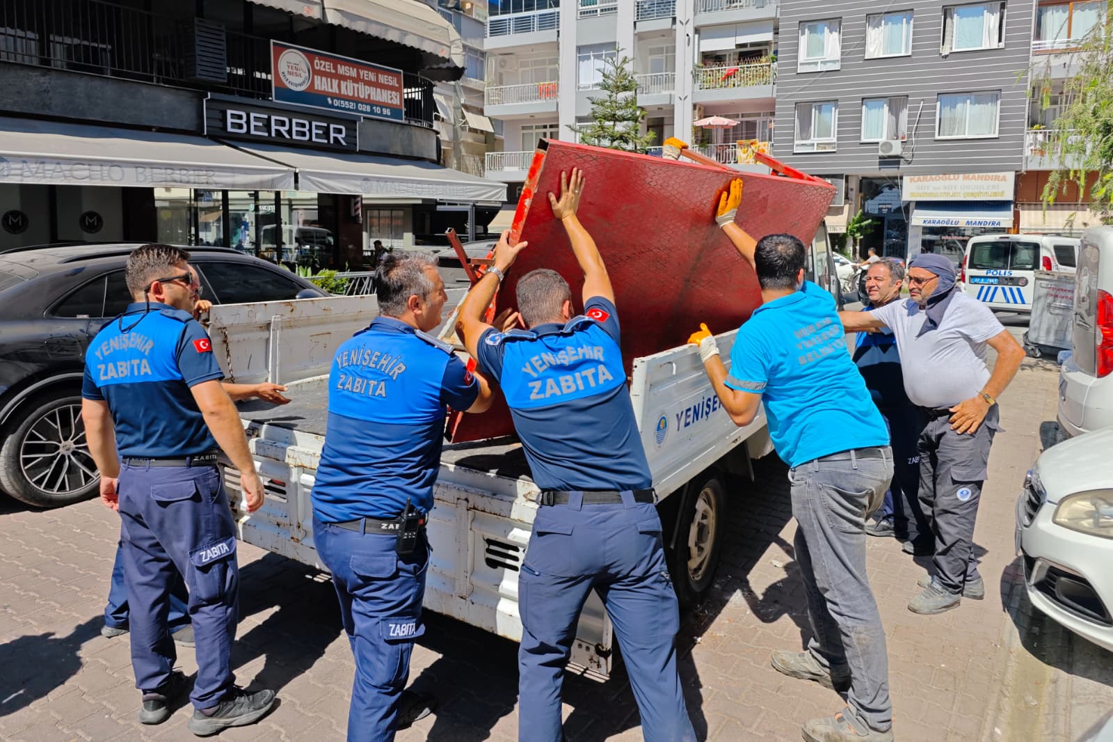 Yenişehir Belediyesi Kaldırım Ve Yol Işgallerine Geçit Vermiyor (11)