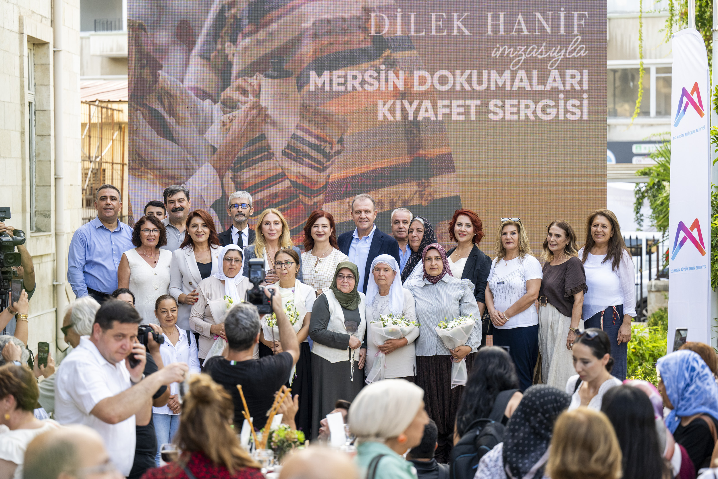 Başkan Seçer Ve Meral Seçer 'Mersi̇n Dokumalari Kiyafet Sergi̇si̇'ne Katildi (12)
