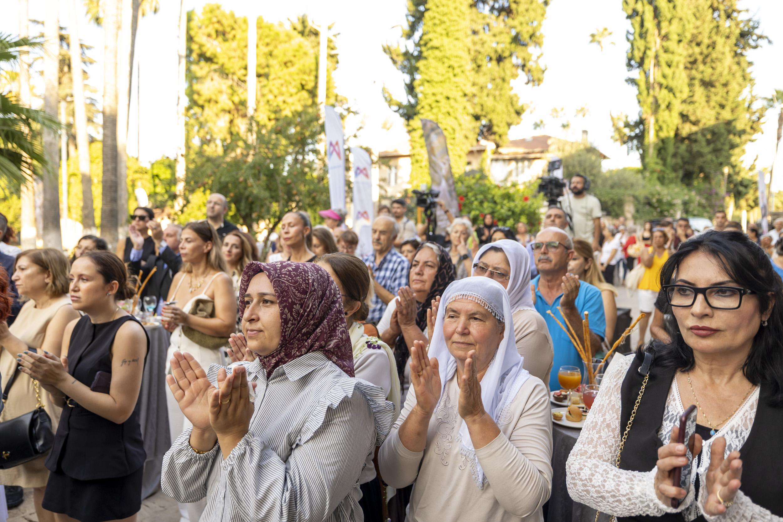 Başkan Seçer Ve Meral Seçer 'Mersi̇n Dokumalari Kiyafet Sergi̇si̇'ne Katildi (5)