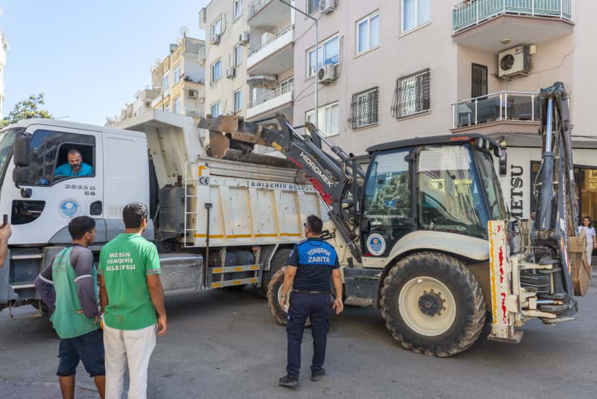 Yenişehir Belediyesi Kaldırım Ve Yol Işgali Denetimlerini Sürdürüyor (4)