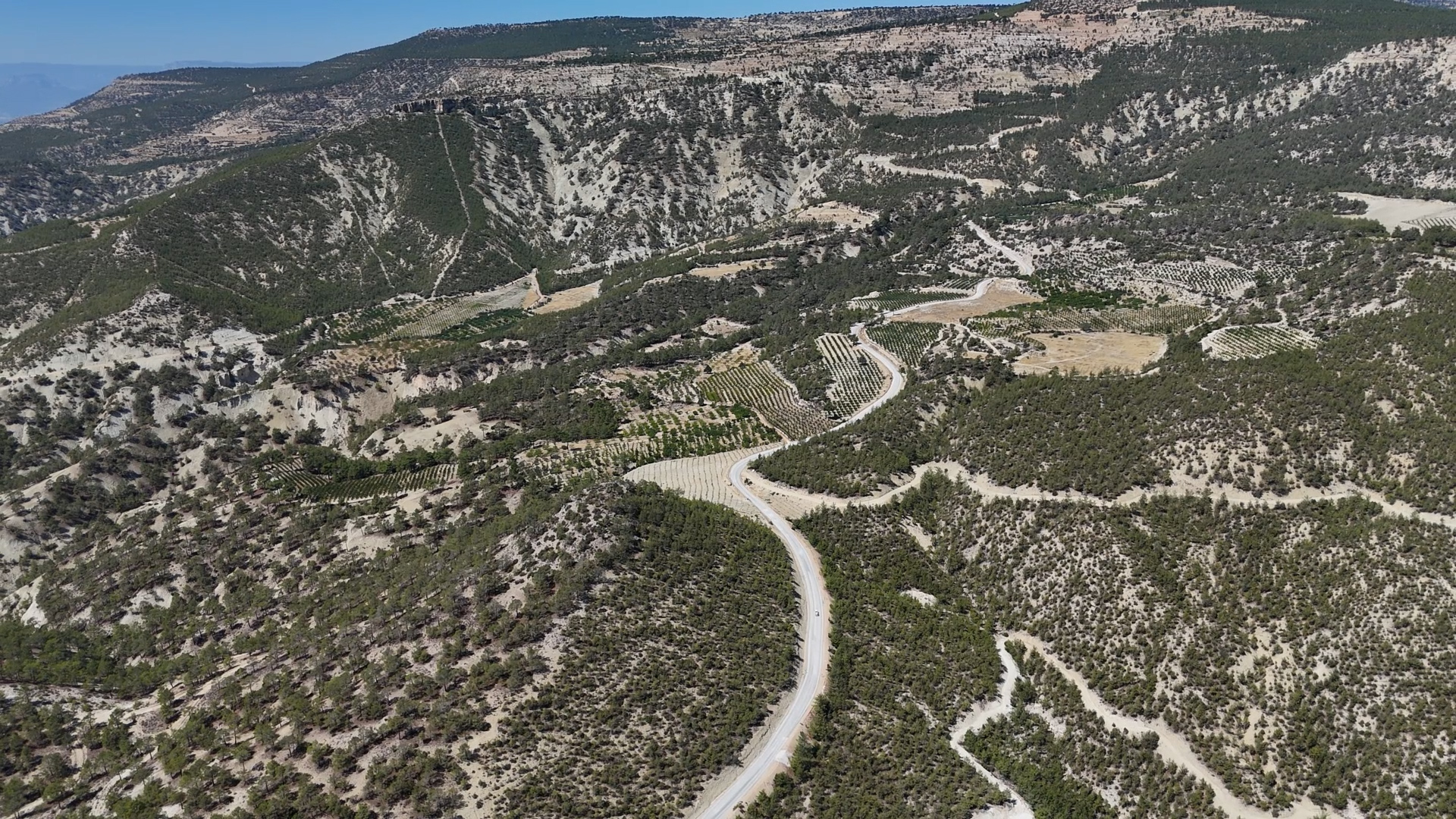 Mersi̇n Büyükşehi̇r Beledi̇yesi̇'nden Mut’ta Kirsala Nefes Aldiran Yol Yatirimi (11)